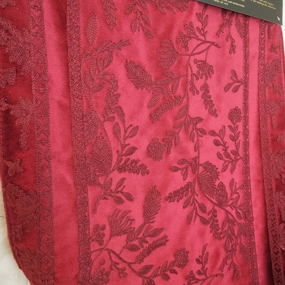 Velvet Embroidered Table Runner - Picture 10 of 14